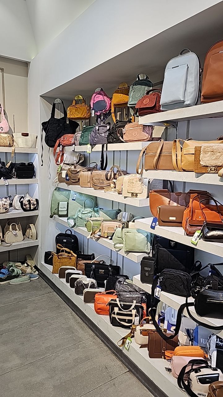 آشنایی با انواع چرم و پارچه‌های مورد استفاده در ساخت کیف زنانه