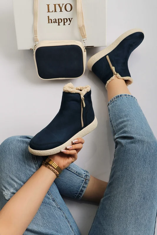 بوت سرمه ای