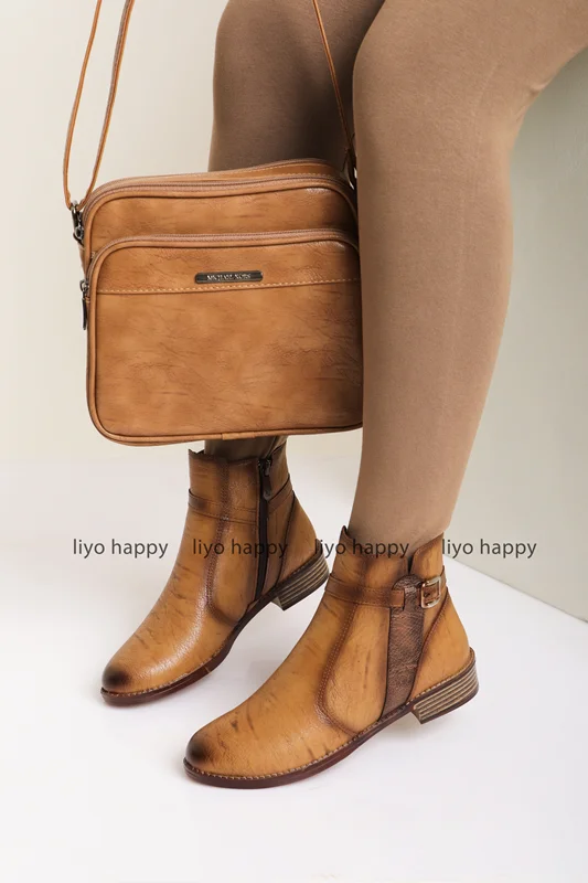 بوت زنانه کرمی چرم