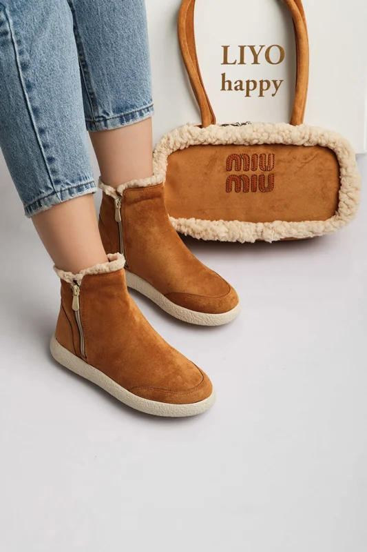 قیمت بوت زنانه بغل کش | بوت مناسب استایل تام بوی (tomboy) | خرید اینترنتی نیم بوت جدید ۱۴۰۴ | بوت ضد آب برای روزهای بارانی | بوت مشکی دخترانه جدید | خرید بوت زنانه رنگ زرشکی