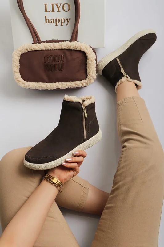 بوت قهوه ای