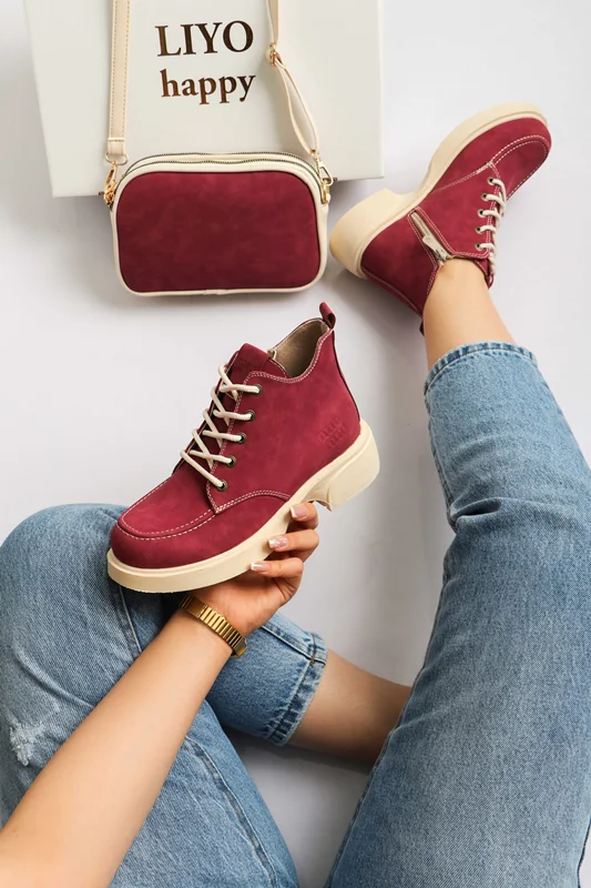 بوت بندی بغل زیپ دار زرشکی زنانه و دخترانهقیمت نیم بوت زنانه جدید | بوت مناسب استایل پانک | خرید اینترنتی بوت دخترانه | نیم بوت زرشکی شیک | کفش برای ست کردن با شلوار کارگو | جدیدترین مدل بوت ۱۴۰۴